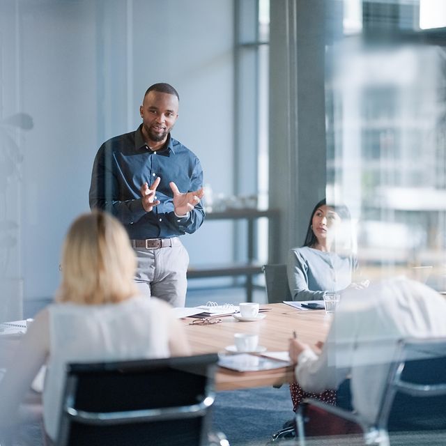 Business colleagues hold a meeting in the meeting room.