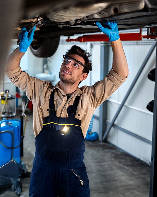 Thanks to Swyx X, mechanics can repair cars without any problems.
