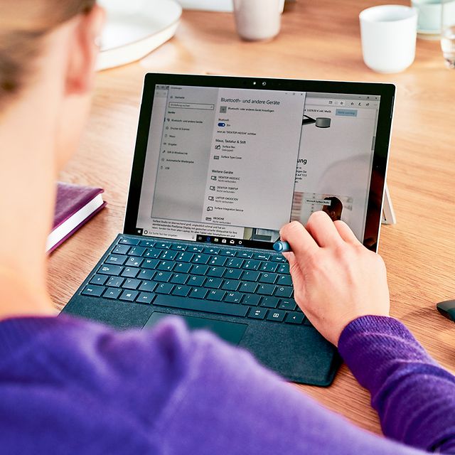 A woman learns about managed backup to the cloud on her laptop.
