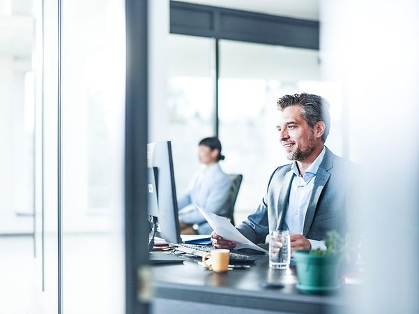 IT decision-makers use iMSA to manage mobile services on laptops.