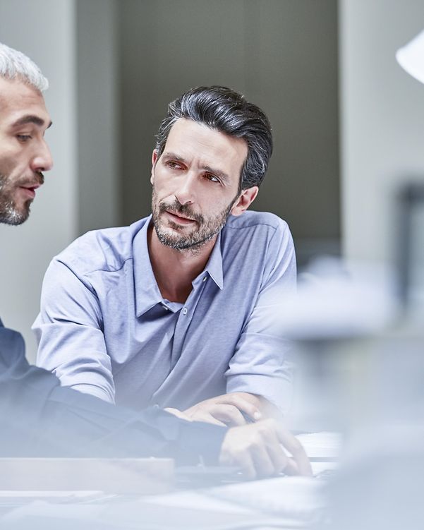 Colleagues chat about the high security standards of Cisco Meraki Managed Service