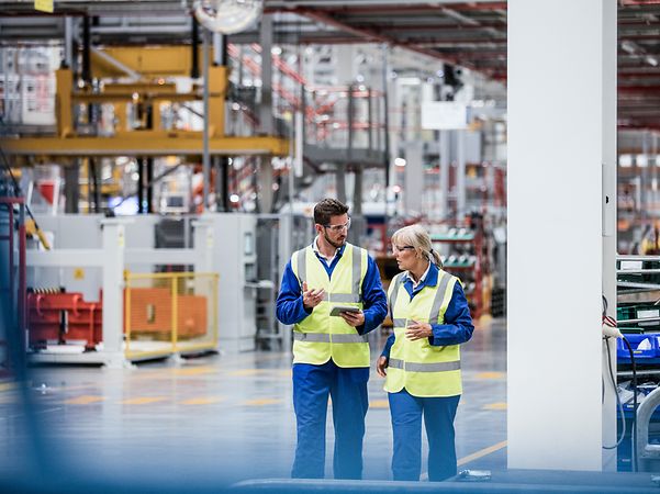 Colleagues at the production facility are connected to the company network using Telekom's SD-(W)LAN solution.