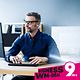 Schriftzug Business WM-Deal nur 9,95 Euro für Telekom Business DSL Premium mit freundlichem Mann vor PC
