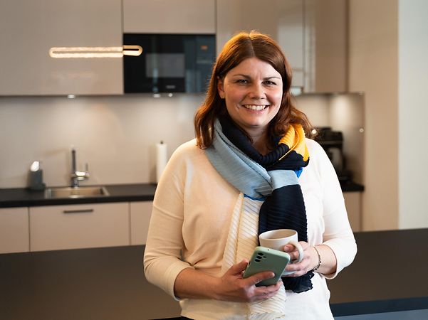 A female entrepreneur in the kitchen of a start-up