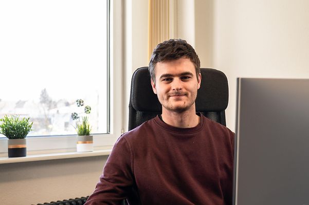 A start-up entrepreneur is sitting at a computer