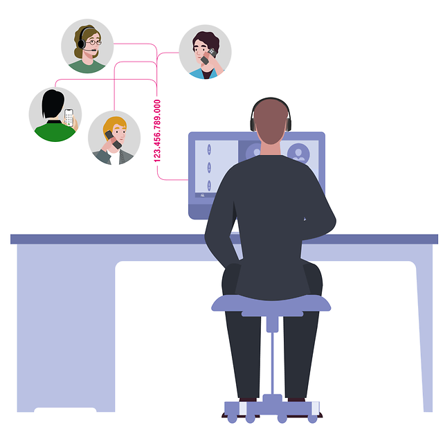 Ein Mann sitzt am Schreibtisch, telefoniert mit mehreren Personen über eine feste IP-Adresse