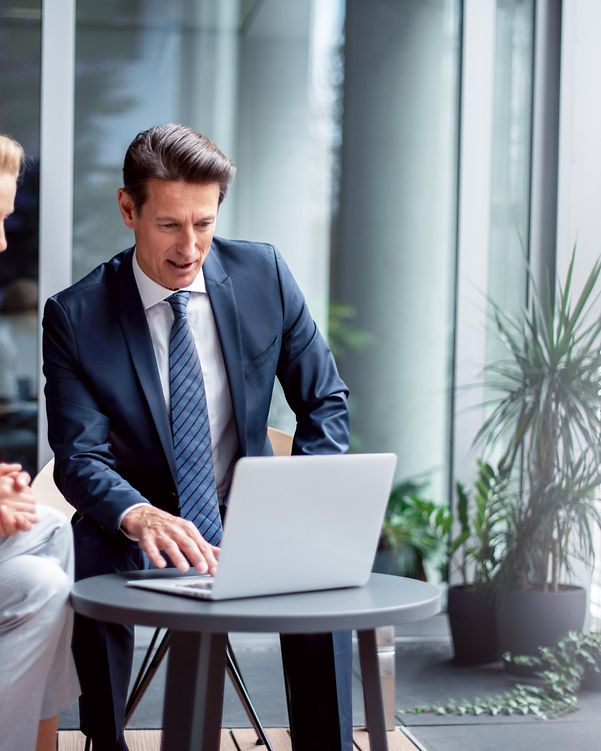 Unternehmer besprechen die Alternativen zu CloudConnect