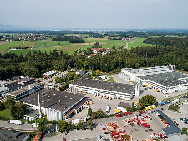Panorama Luftaufnahme vom LEIMER Firmengelaende in Traunstein